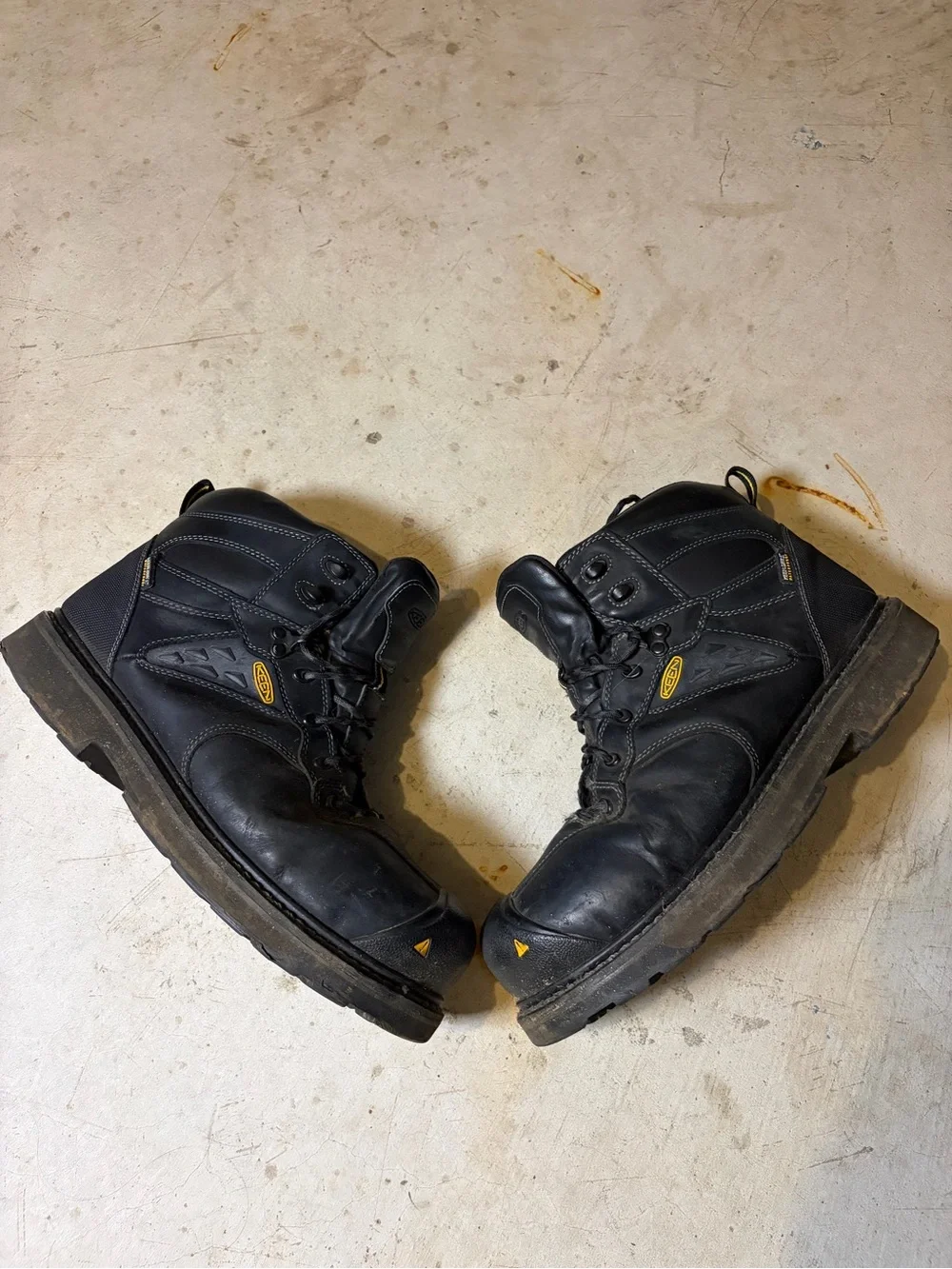 Keen Men's Black Lace-Up Work Boots with Yellow Accents
